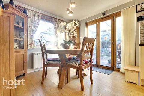 3 Abbey Close, Rendlesham, Woodbridge, IP12 2UD