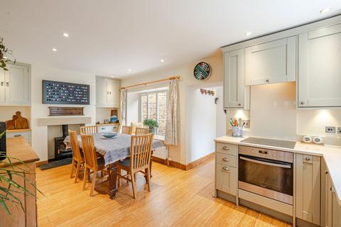 3 bedroom end of terrace house for sale, Cliff Road, Sherston