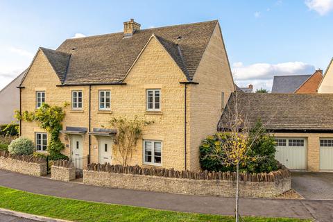 4 bedroom semi-detached house for sale, Mercer Way, Tetbury