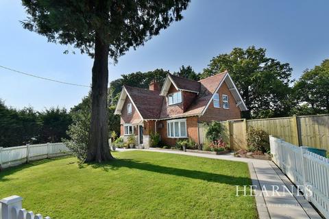 4 bedroom detached house for sale, Christchurch Road, Ferndown, BH22