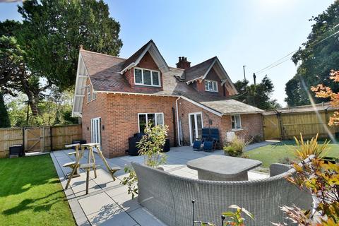 4 bedroom detached house for sale, Christchurch Road, Ferndown, BH22