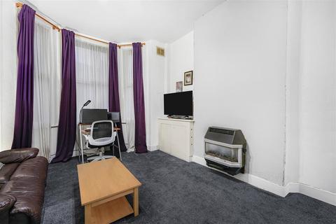 1 bedroom flat for sale, Courcy Road, London N8