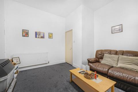 1 bedroom flat for sale, Courcy Road, London N8