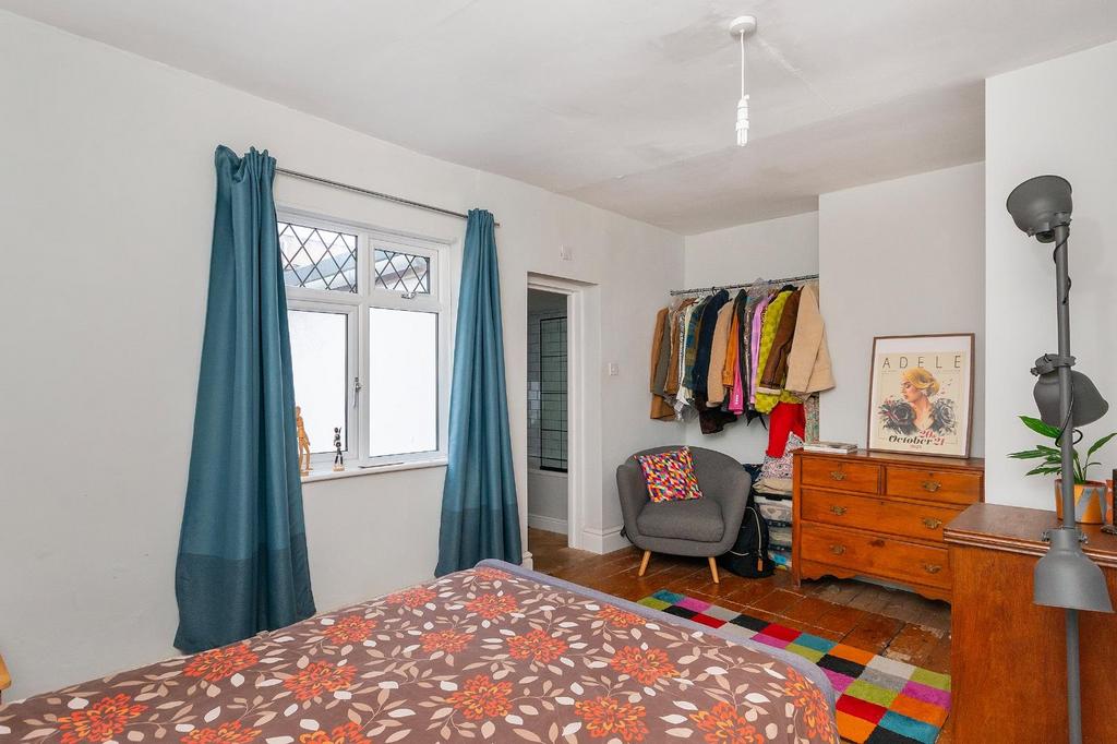 4 C2 SEN - Bedroom E.jpg