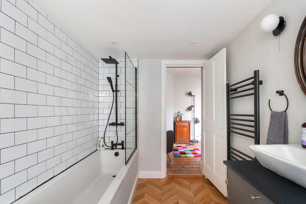 4 C2 SEN - Ensuite F.jpg