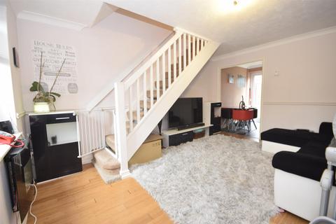 2 bedroom terraced house to rent, Parkhurst Grove, Horley RH6