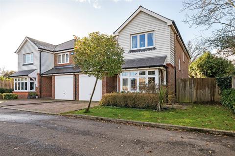 4 bedroom link detached house to rent, Baker Drive, Horley RH6