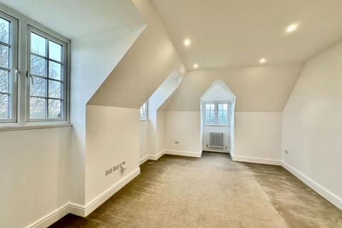 2 bedroom flat for sale, Chipperfield Road, Kings Langley WD4