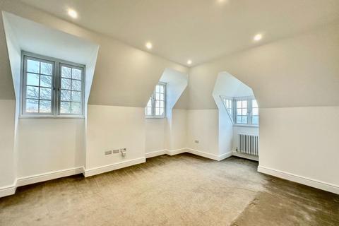 2 bedroom flat for sale, Chipperfield Road, Kings Langley WD4