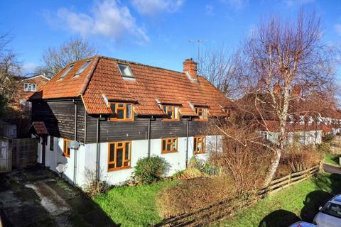 42 Upper Close, Forest Row, RH18 5DX