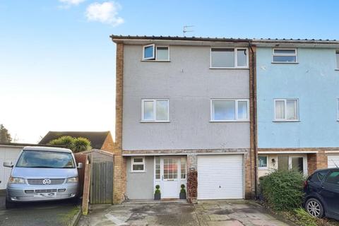 11 Gaveston Close, Warwick, CV34 5HR