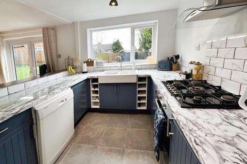 11 Gaveston Close, Warwick, CV34 5HR