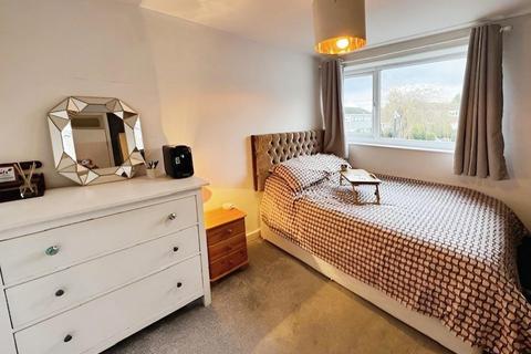 11 Gaveston Close, Warwick, CV34 5HR