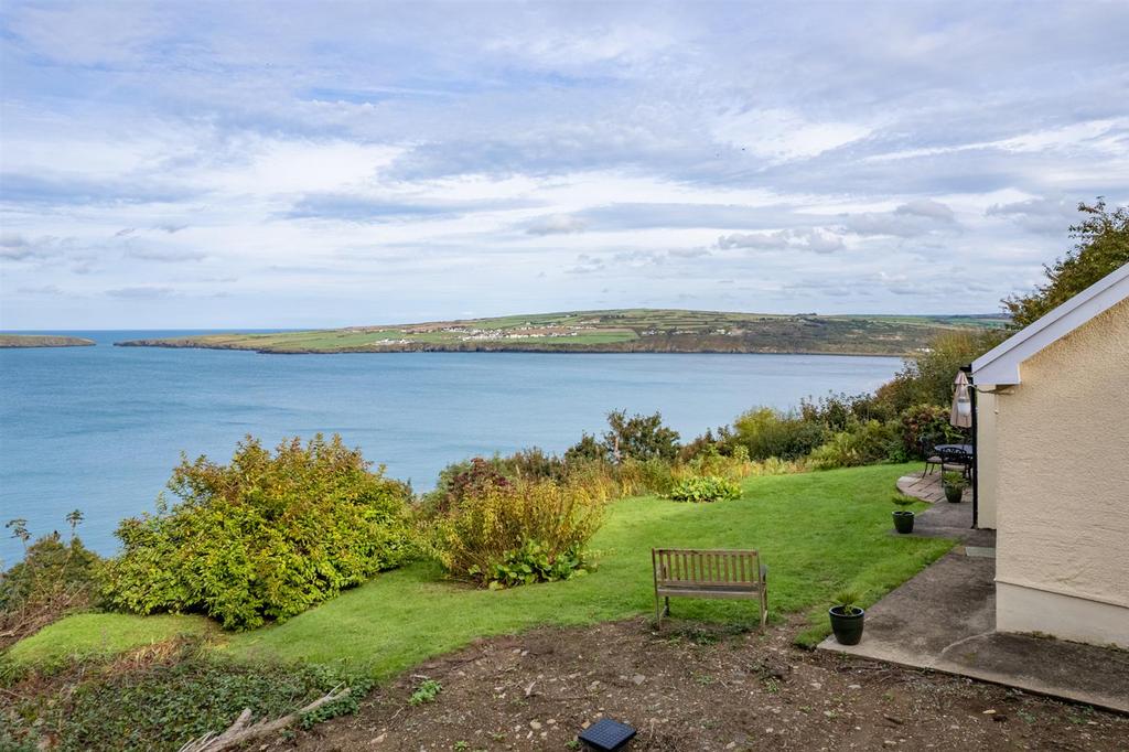 Gwylan Cottage, Poppit, Cardigan - Drone &amp; Elevate