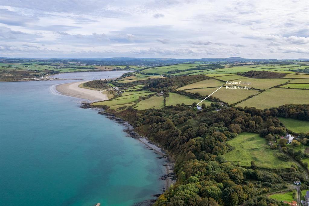 Gwylan Cottage, Poppit, Cardigan - Drone &amp; Elevate