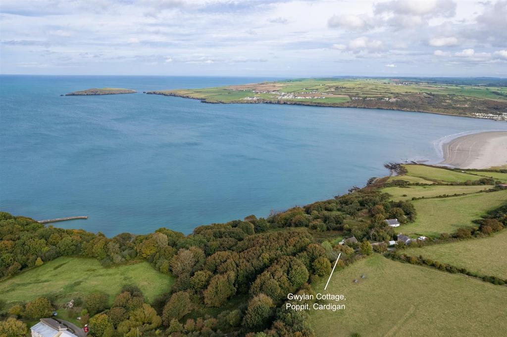 Gwylan Cottage, Poppit, Cardigan - Drone &amp; Elevate