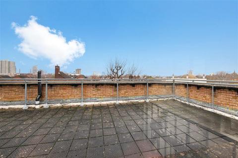 2 bedroom flat for sale, Falcon Road, SW11