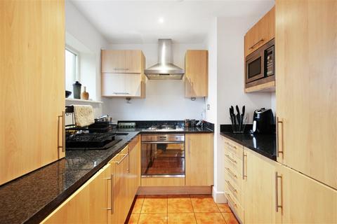 2 bedroom flat for sale, Falcon Road, SW11