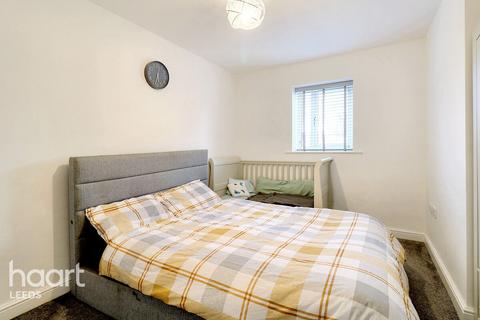 2 bedroom apartment for sale, Elizabeth Court, Wakefield