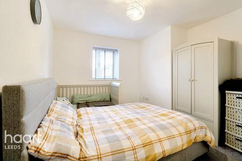 2 bedroom apartment for sale, Elizabeth Court, Wakefield