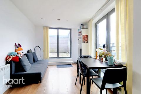 2 bedroom apartment for sale, Cross Green Lane, Leeds