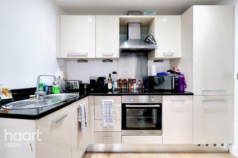 2 bedroom apartment for sale, Cross Green Lane, Leeds