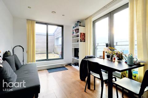 2 bedroom apartment for sale, Cross Green Lane, Leeds