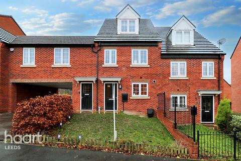 3 bedroom townhouse for sale, Honeybourne Road, Leeds