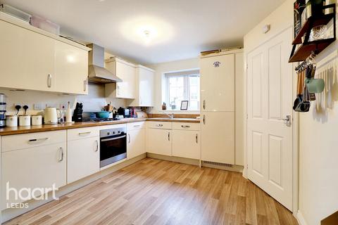 3 bedroom townhouse for sale, Honeybourne Road, Leeds