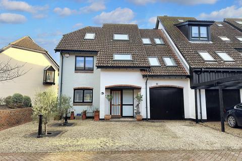 6 bedroom end of terrace house for sale, White Heather Court, Hythe, SO45