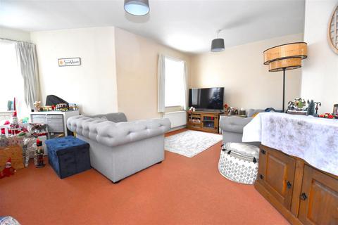 3 bedroom maisonette for sale, Station Approach, Hockley