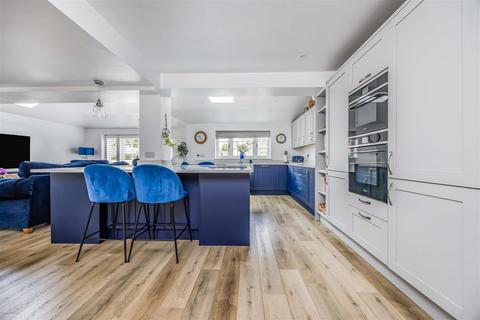 4 bedroom cottage for sale, Eastleigh Road, Havant PO9