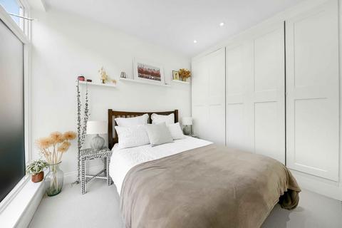 2 bedroom flat for sale, West Hampstead Mews, London NW6