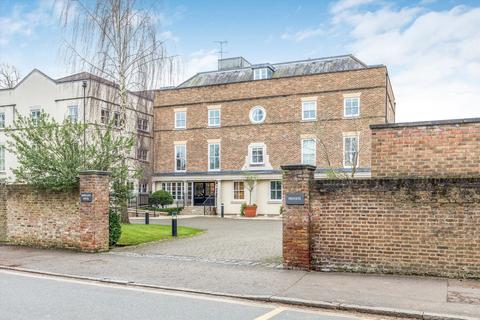 3 bedroom flat for sale, Ham Common, Richmond, TW10