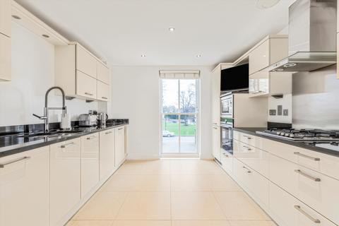 3 bedroom flat for sale, Ham Common, Richmond, TW10