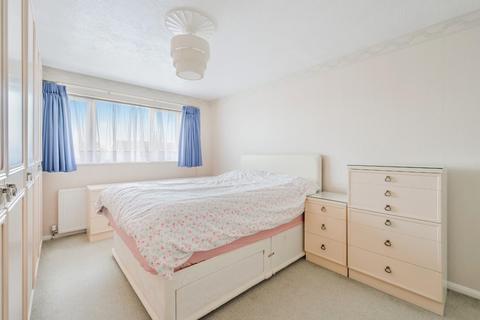 12 Geralds Grove, Banstead, SM7 1NE