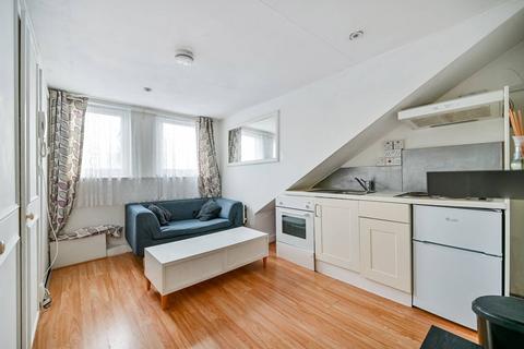 Studio for sale, Dean Road, Hounslow, TW3