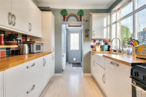2 Bruce Way, Worthing, BN11 5JX