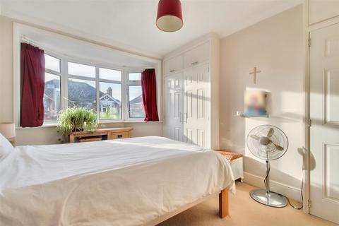 2 Bruce Way, Worthing, BN11 5JX