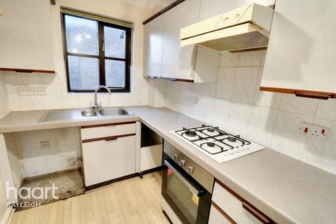 2 bedroom terraced house for sale, Bristol Close, Rayleigh