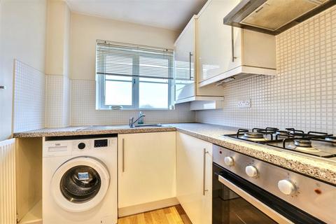 2 bedroom apartment for sale, Weavers Close, Bulkington