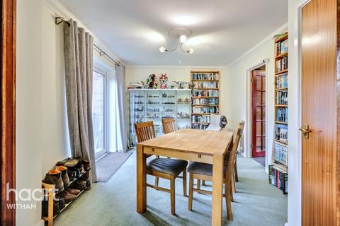 1 Abercorn Way, Witham, CM8 2UF