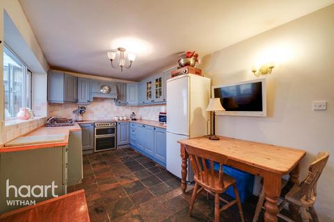 4 bedroom end of terrace house for sale, Yare Avenue, Witham