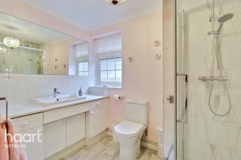 12 Barnardiston Way, Witham, CM8 2EQ