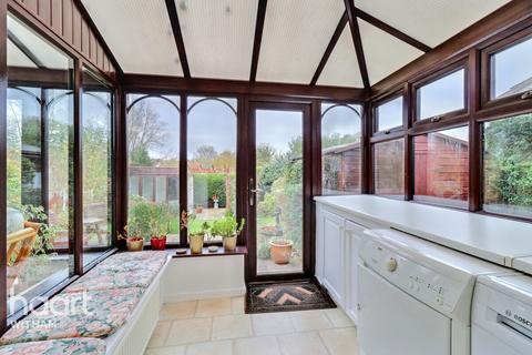 12 Barnardiston Way, Witham, CM8 2EQ
