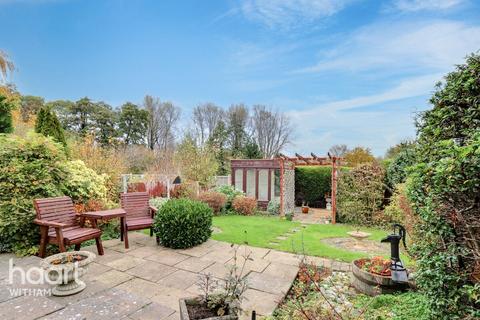 12 Barnardiston Way, Witham, CM8 2EQ