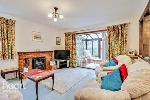 12 Barnardiston Way, Witham, CM8 2EQ