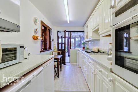 12 Barnardiston Way, Witham, CM8 2EQ