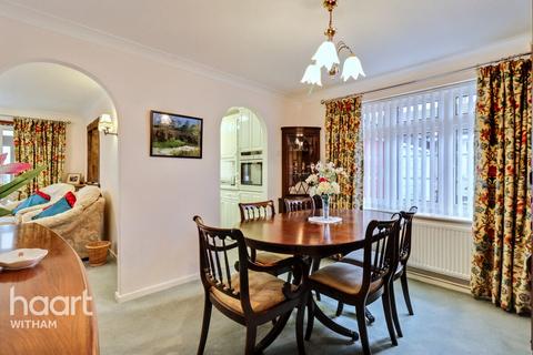 12 Barnardiston Way, Witham, CM8 2EQ