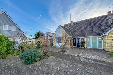 16 Maple Way, Burnham-on-crouch, CM0 8DE